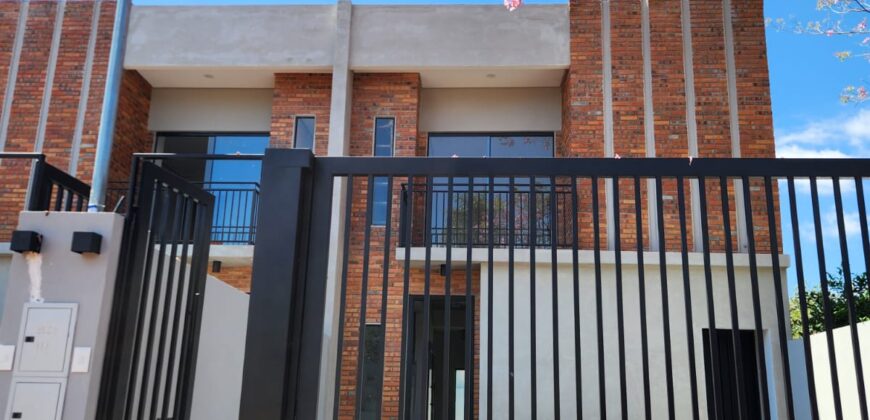 Duplex en venta  Laurenty – Luque