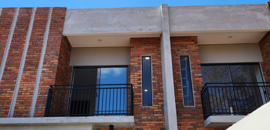 Duplex en venta  Laurenty – Luque