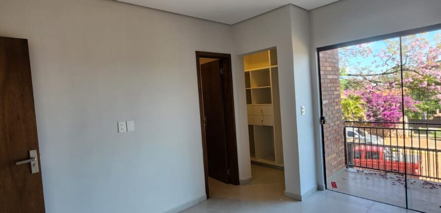 Duplex en venta  Laurenty – Luque