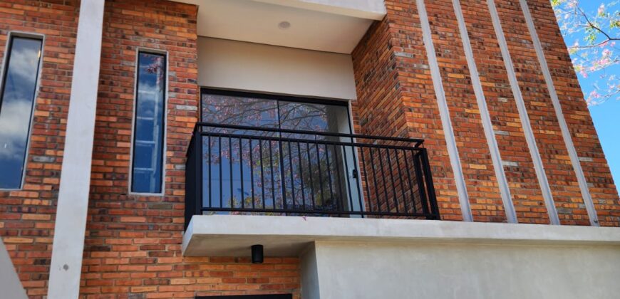 Duplex en venta  Laurenty – Luque