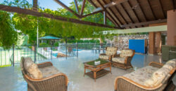 VENDO CASA DE LUJO EN MBURUCUYA