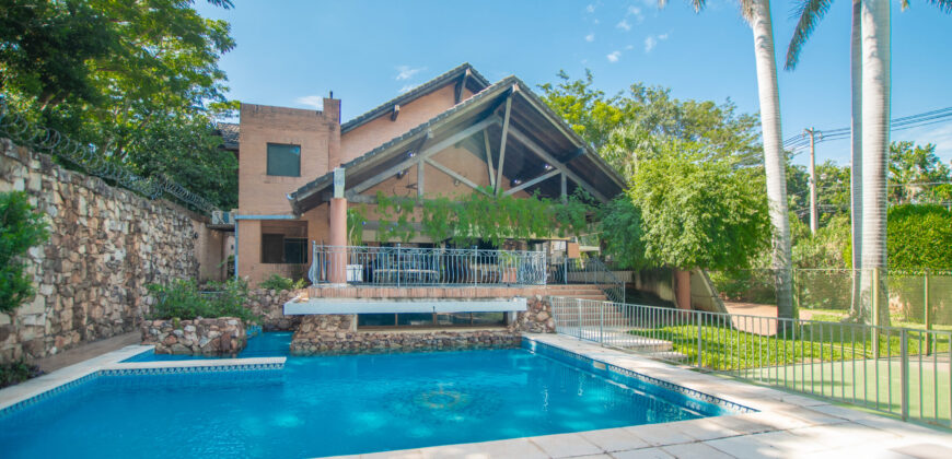 VENDO CASA DE LUJO EN MBURUCUYA