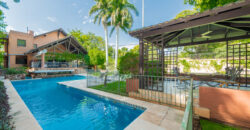 VENDO CASA DE LUJO EN MBURUCUYA