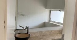 Alquilo tríplex en barrio Mburukuya