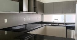 Alquilo tríplex en barrio Mburukuya