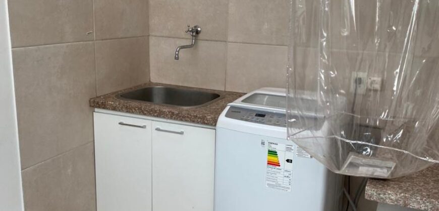 Alquilo tríplex en barrio Mburukuya