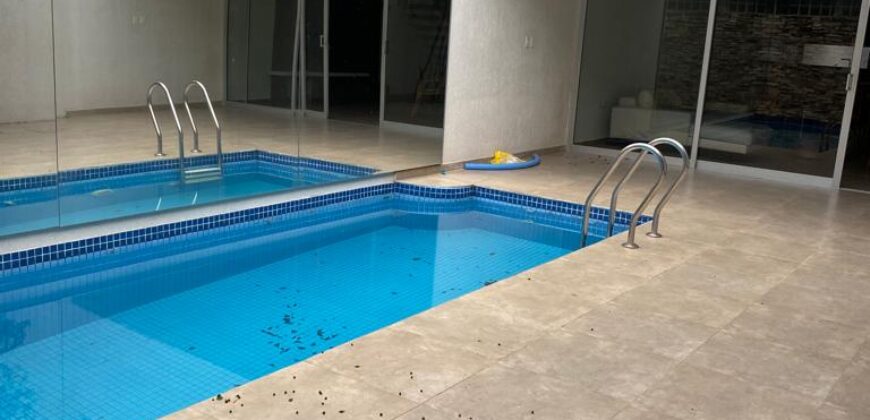 Alquilo tríplex en barrio Mburukuya