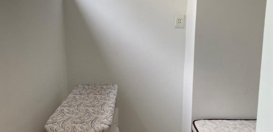 Alquilo tríplex en barrio Mburukuya