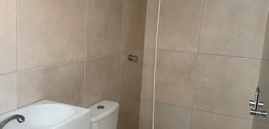 Alquilo tríplex en barrio Mburukuya