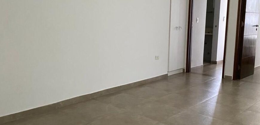 Alquilo tríplex en barrio Mburukuya