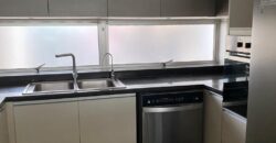 Alquilo tríplex en barrio Mburukuya