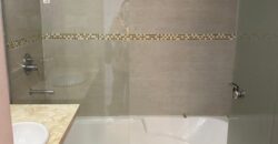 Alquilo tríplex en barrio Mburukuya