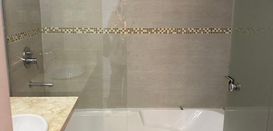 Alquilo tríplex en barrio Mburukuya