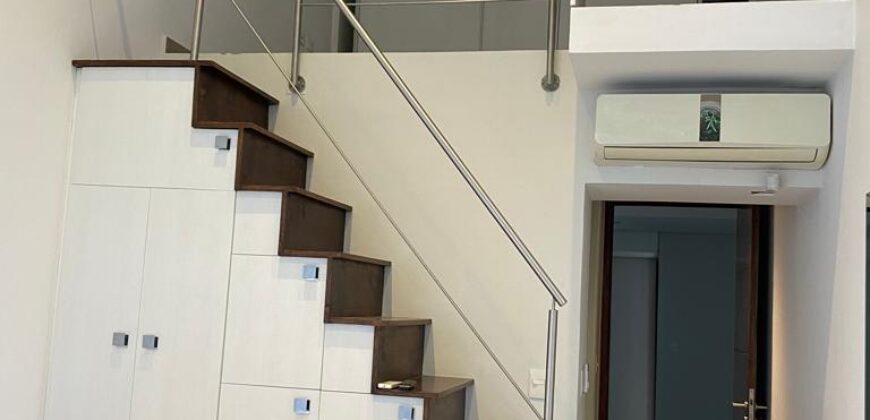 Alquilo tríplex en barrio Mburukuya