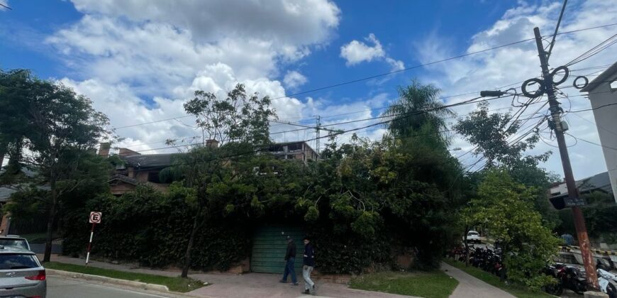 VENDO PROPIEDAD EN ESQUINA SOBRE MOLAS LOPEZ