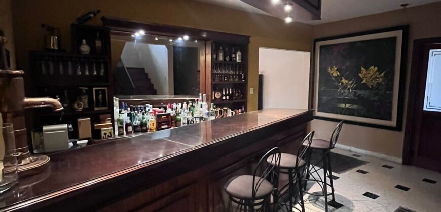 CASA EN VENTA – Barrio Los Laureles