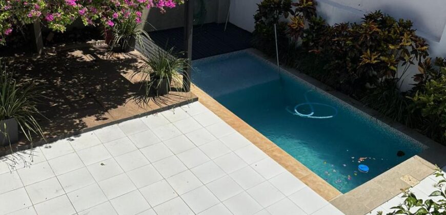 EN VENTA CASA BARRIO LA ENCARNACIÓN – CENTRO