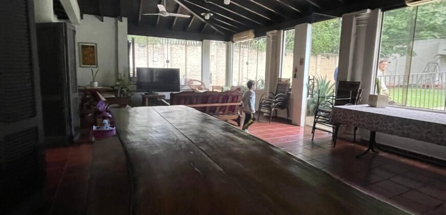 VENDO CASA Barrio Mariscal estigarribia