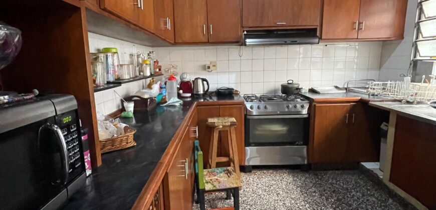 VENDO CASA Barrio Mariscal estigarribia