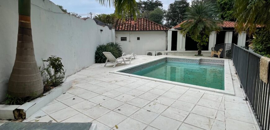 VENDO CASA Barrio Mariscal estigarribia