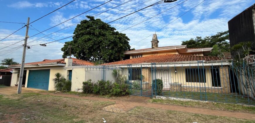 VENDO AMPLIA CASA A REFACCIONAR EN EL BARRIO REPUBLICANO