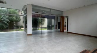 EN VENTA CASA EN BARRIO MBURUCUYA