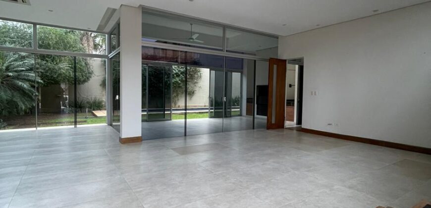 EN VENTA CASA EN BARRIO MBURUCUYA