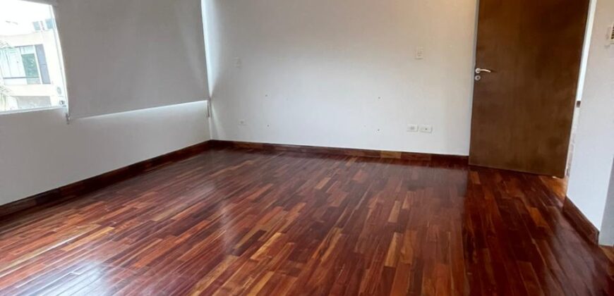 EN VENTA CASA EN BARRIO MBURUCUYA