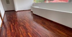 EN VENTA CASA EN BARRIO MBURUCUYA