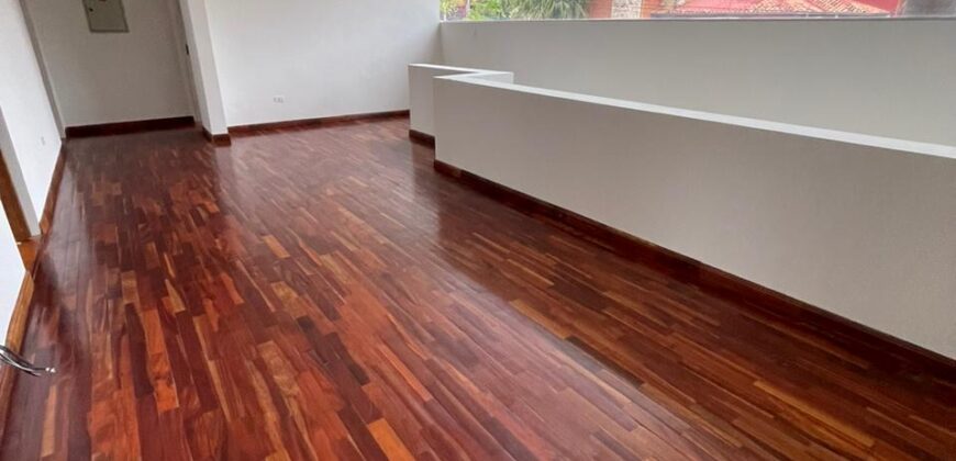 EN VENTA CASA EN BARRIO MBURUCUYA